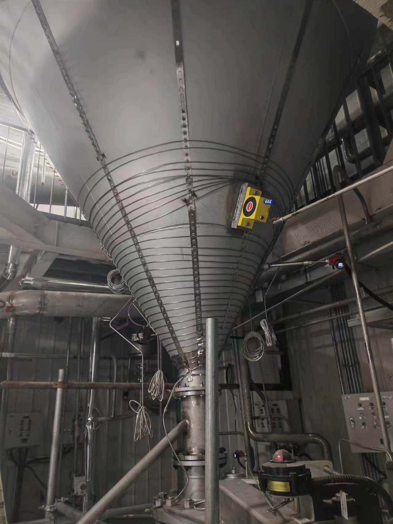 铠装加热器在容器外部安装运用实例